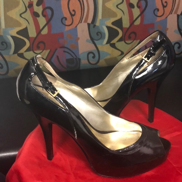 Guess - Picture 3 of 7